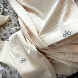 RARE alo french vanilla leggings and top set